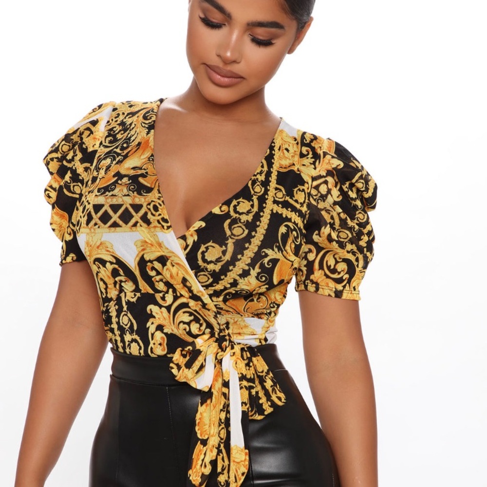 Fashion Nova sexy V-neck bodysuit